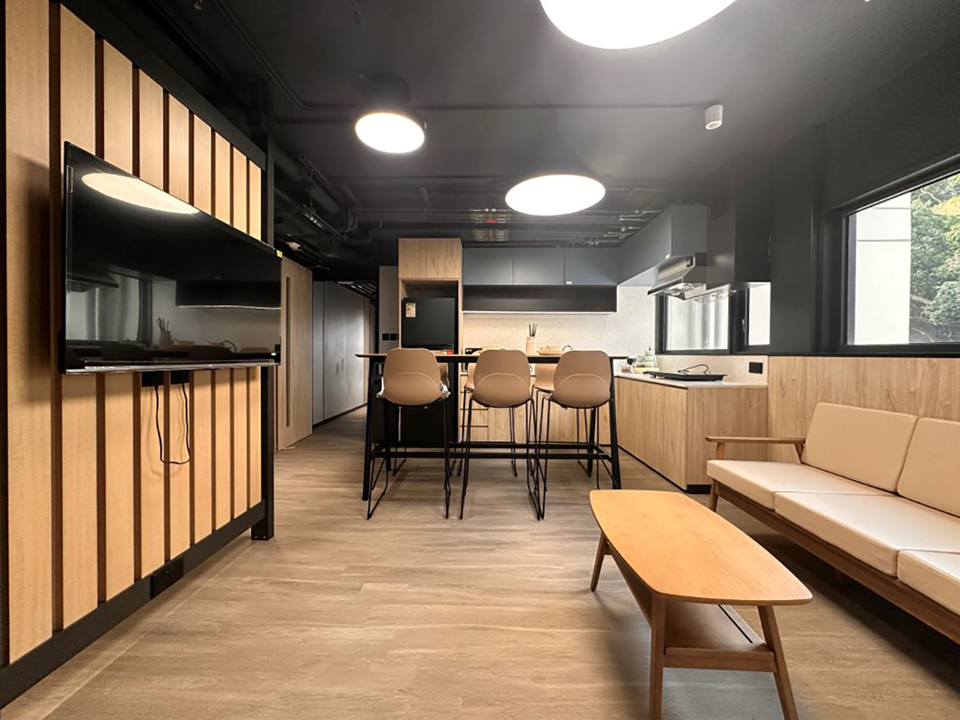 HW interior 4 - slider.png